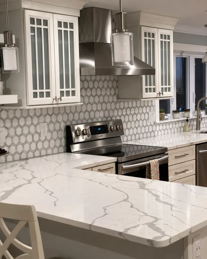 Quartz peninsula and hexagon backsplash