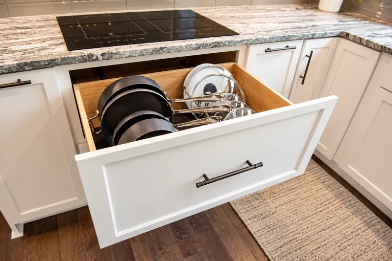 Deep drawer for pots and pans
