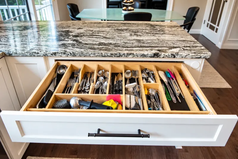 Cutlery drawer organizer